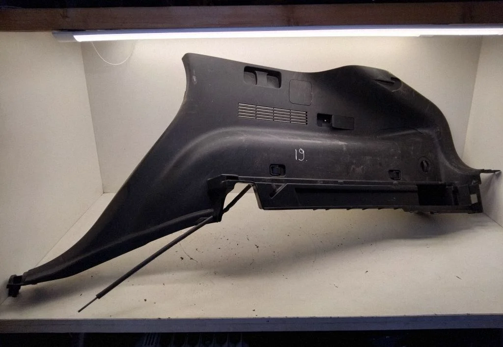 Trunk/boot lower side trim panel 85741CV500