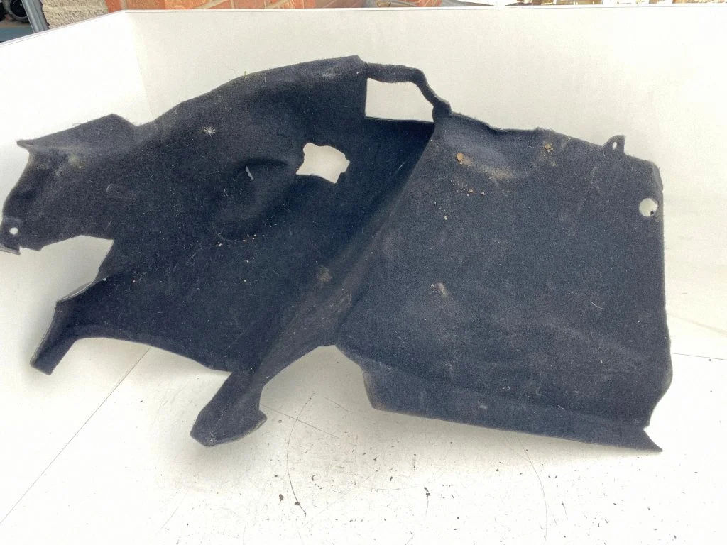 Dolny panel boczny bagażnika 102597800B