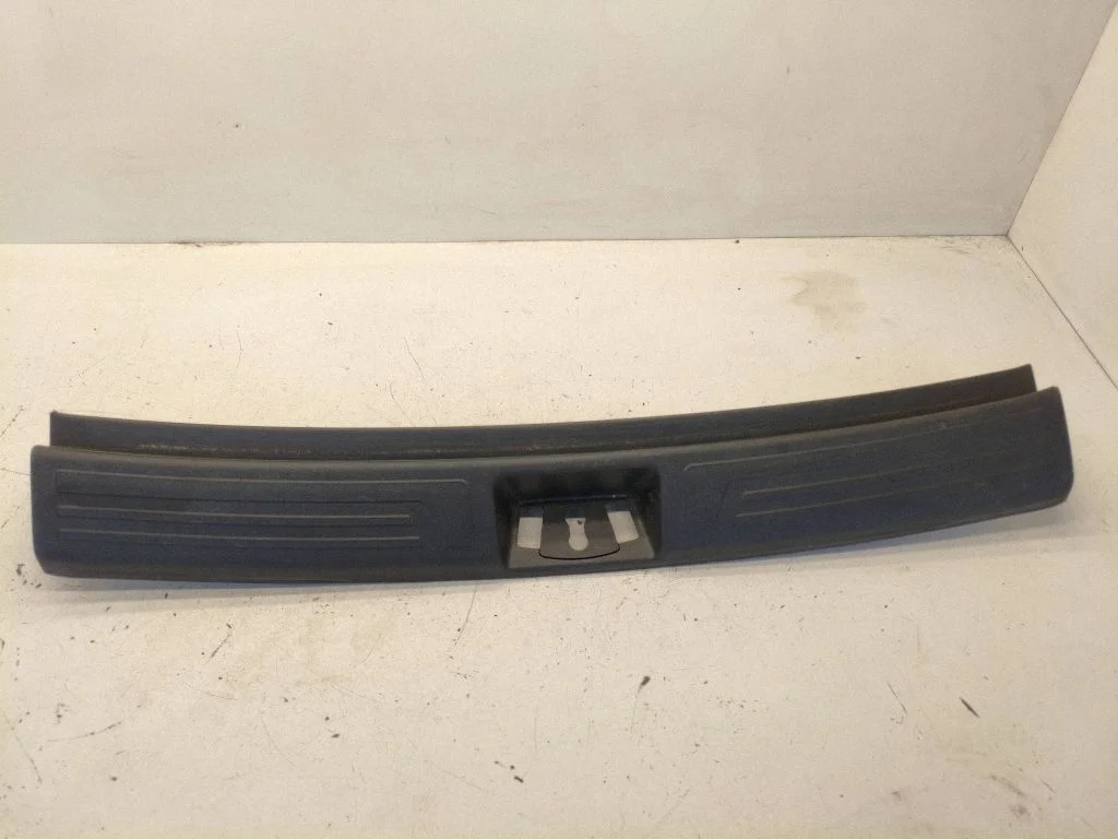 Bagāžnieka sliekšņa apdare 857702S000