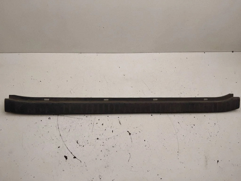 Pagasiruumi läve kaitseviimistlus – Toyota RAV 4 (XA30) (2006-2016)