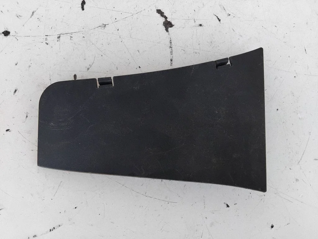 Rear light trim 7297020