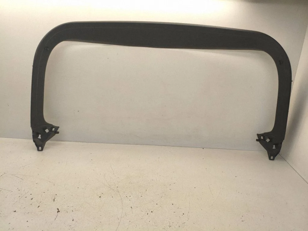 Tailgate/trunk upper cover trim 8V4867973B