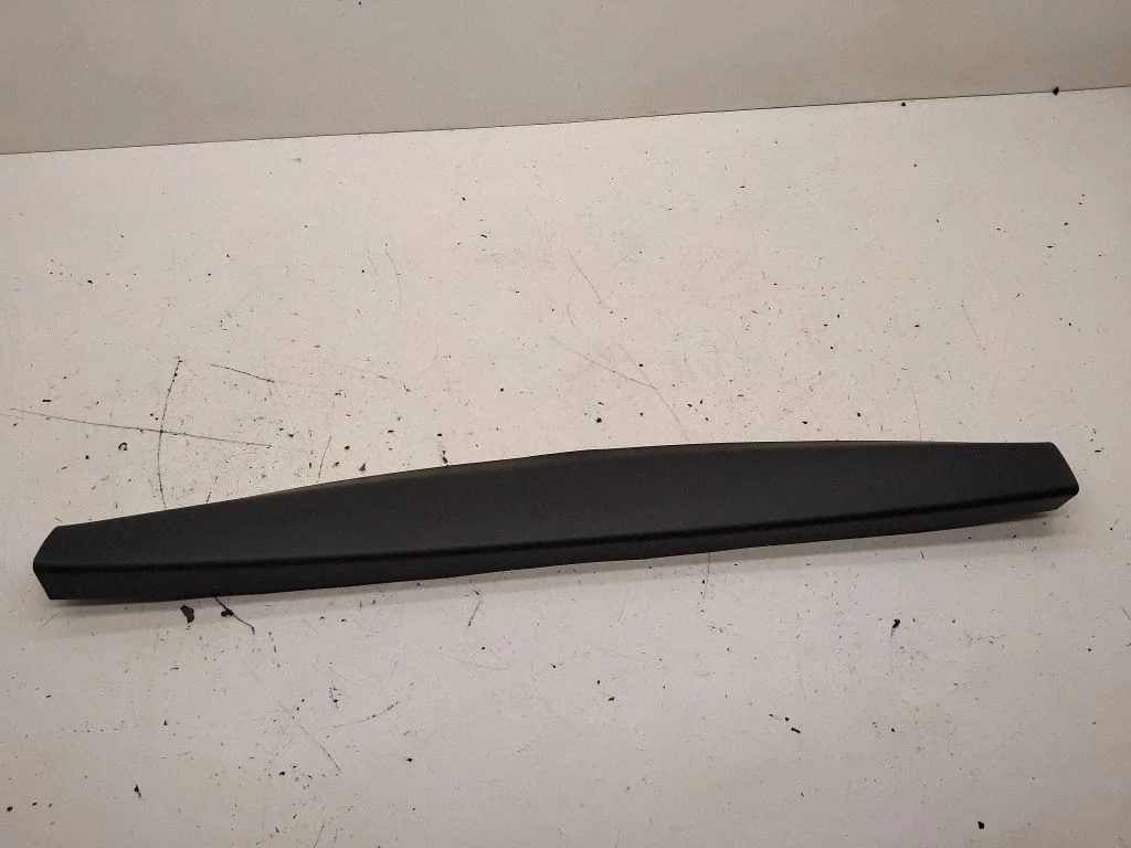 Augšējā apdare (pie loga) 817602S000