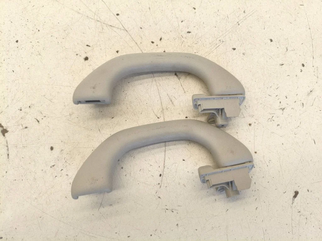 Rear interior roof grab handle