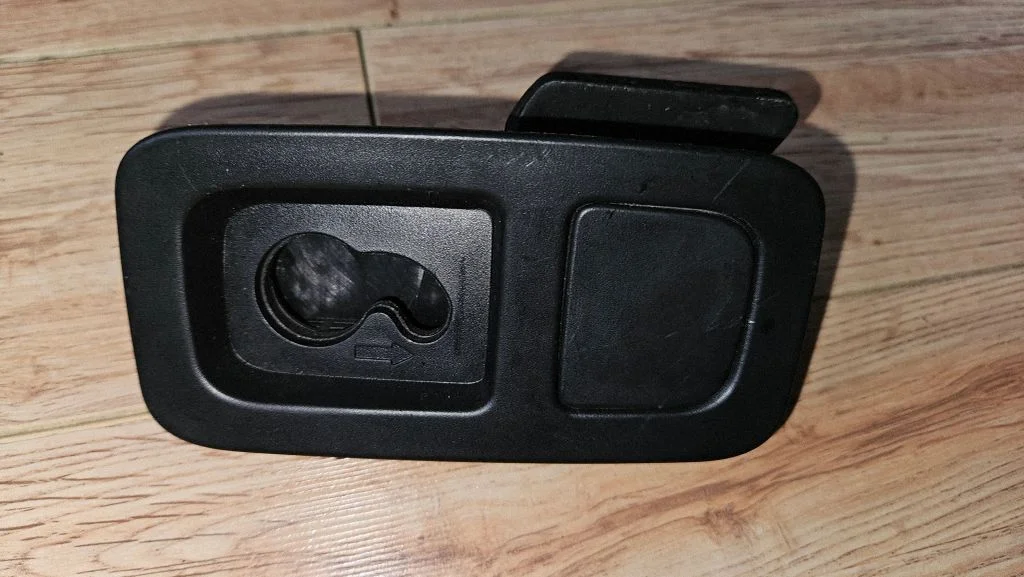 Cargo luggage net fixing mount – Volvo V60 (2013-2018)