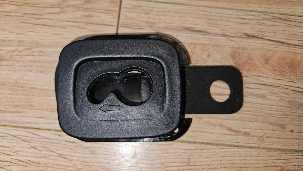Cargo luggage net fixing mount – Volvo V60 (2013-2018)