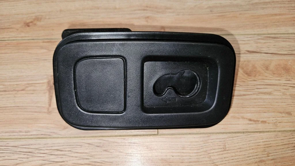 Cargo luggage net fixing mount – Volvo V60 (2013-2018)