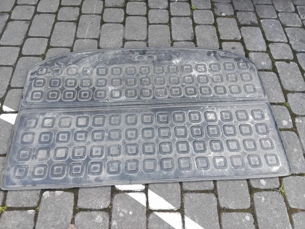 Rubber trunk/boot mat liner