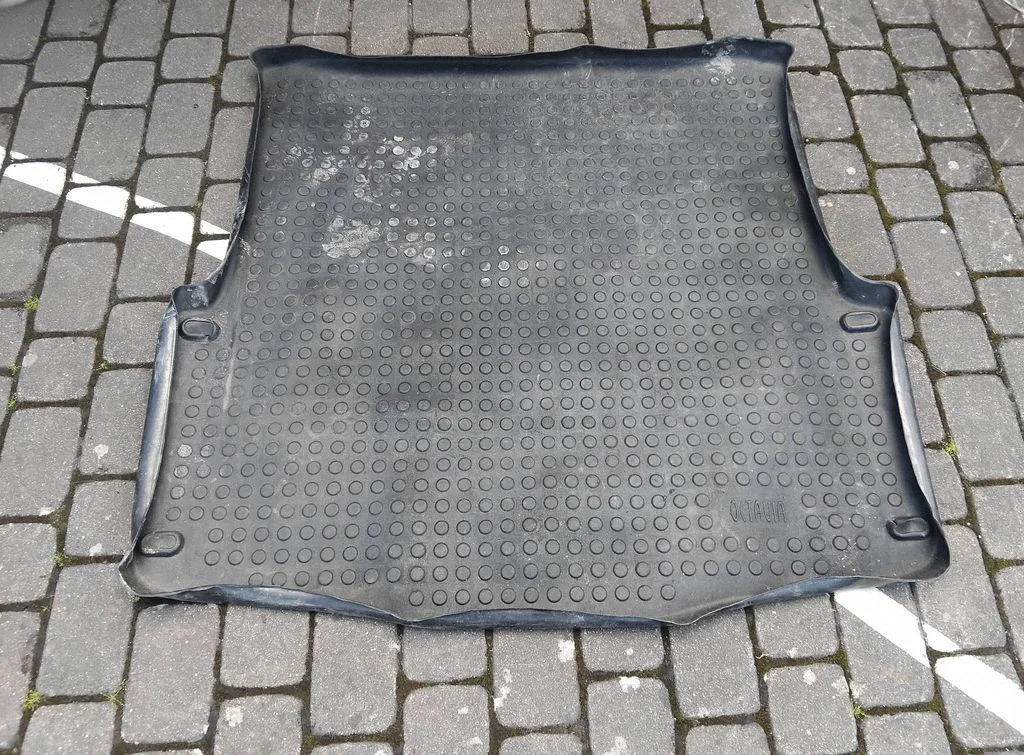 Bagāžnieka paklājiņš (gumijas)