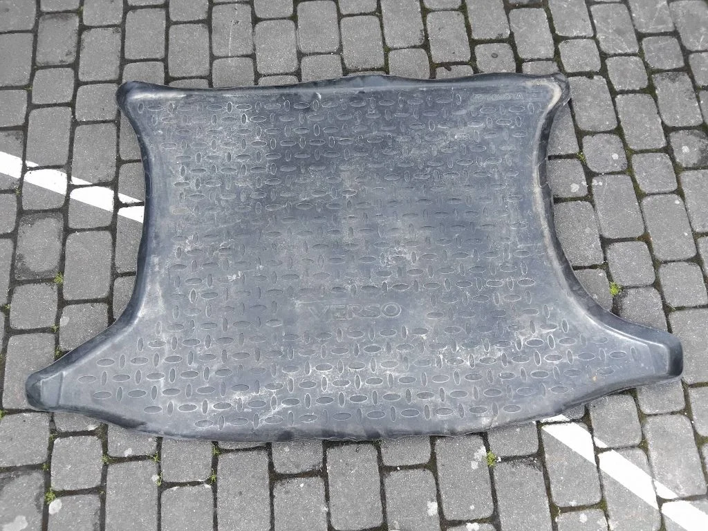 Bagāžnieka paklājiņš (gumijas) PZ434E8302PJ – Toyota Verso (2009-2018)
