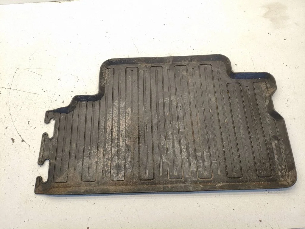 Aizmugurējais paklājiņš PZ49LE0351