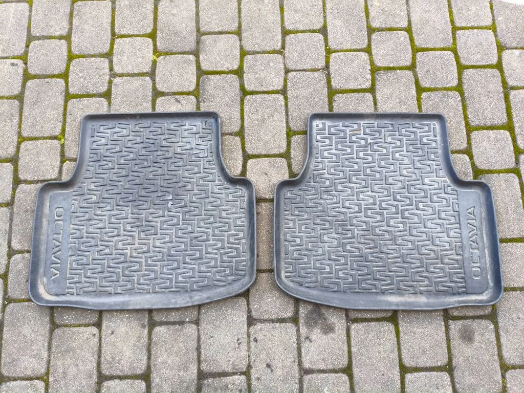 Aizmugurējais paklājiņš 5E1061550