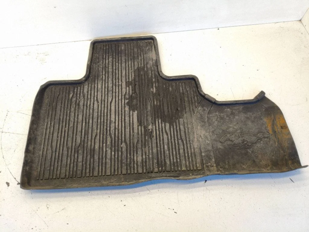 Rear floor mat MJ8JR13017AAW