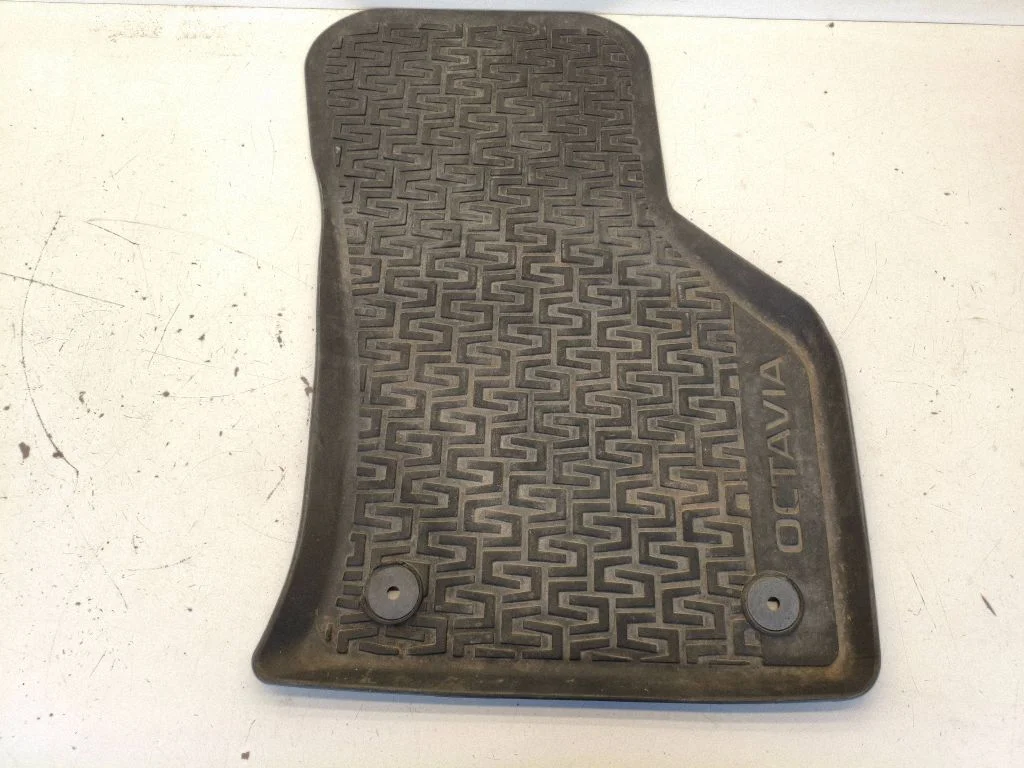 Priekšējais paklājiņš 5E1061550