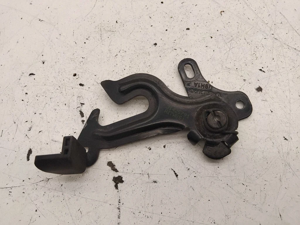 Engine bonnet (hood) release handle – Volvo V60 (2011-2013)