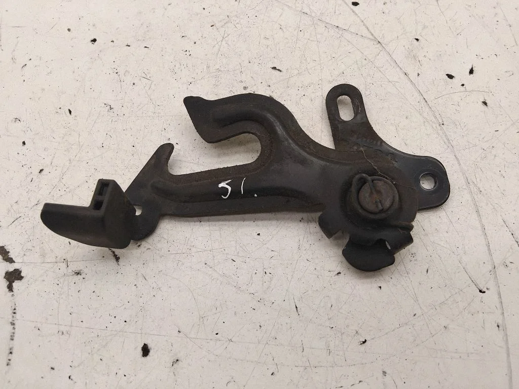 Engine bonnet (hood) release handle – Volvo V60 (2011-2013)