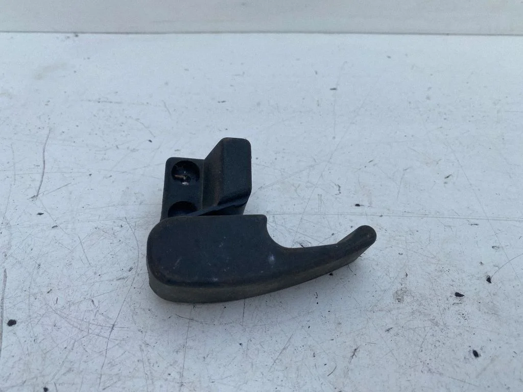 Engine bonnet (hood) release handle – Audi A3 S3 8L (1996-2003)