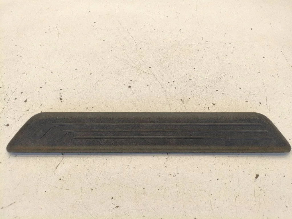 Priekšējā sliekšņa apdare (iekšējā) 858833Z000