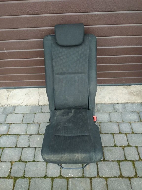 Second row seats – Toyota Corolla Verso AR10 (2004-2009)