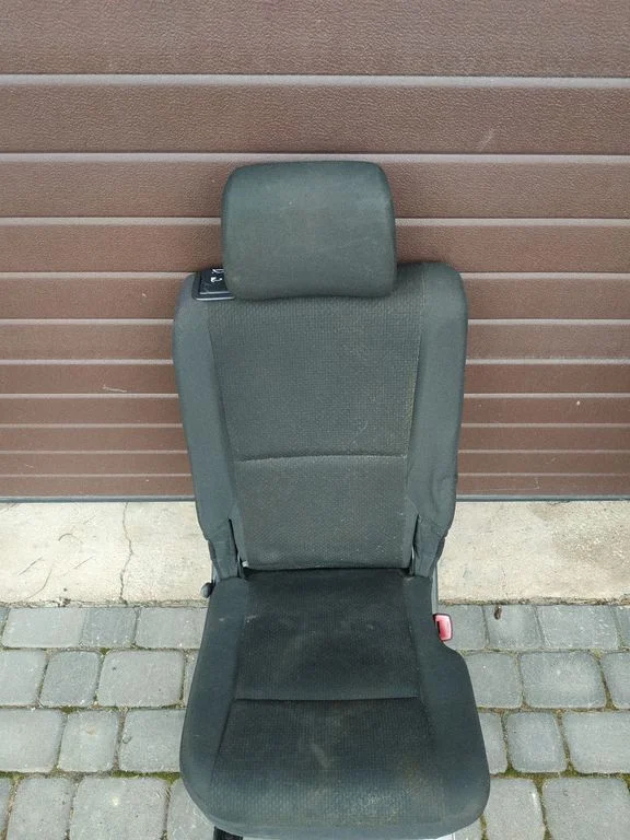 Second row seats – Toyota Corolla Verso AR10 (2004-2009)