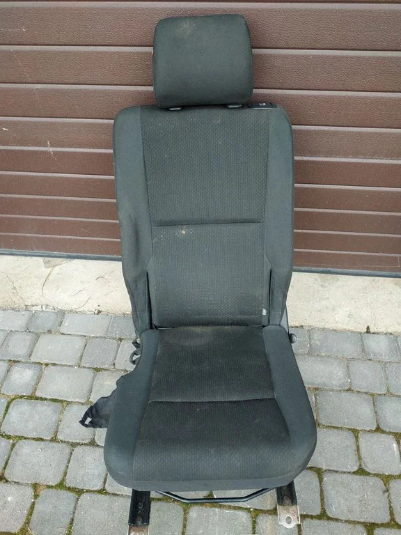 Second row seats – Toyota Corolla Verso AR10 (2004-2009)