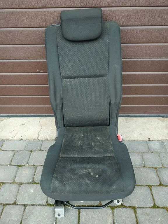 Second row seats – Toyota Corolla Verso AR10 (2004-2009)
