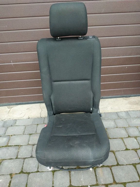 Second row seats – Toyota Corolla Verso AR10 (2004-2009)