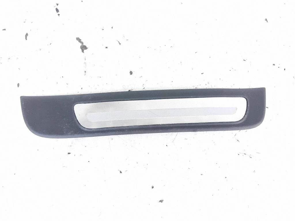 Tagalävise kate (sisemine) 8K0853376
