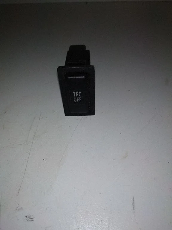 Traction control (ASR) switch – Toyota Corolla Verso E121 (2004-2007)