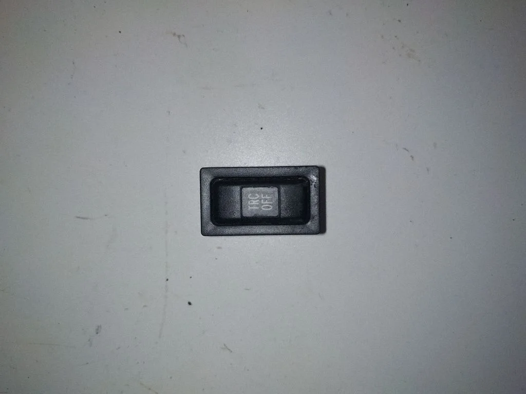Traction control (ASR) switch – Toyota Corolla Verso E121 (2004-2007)