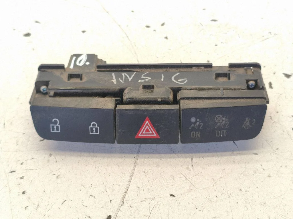 Hazard light switch 13271927