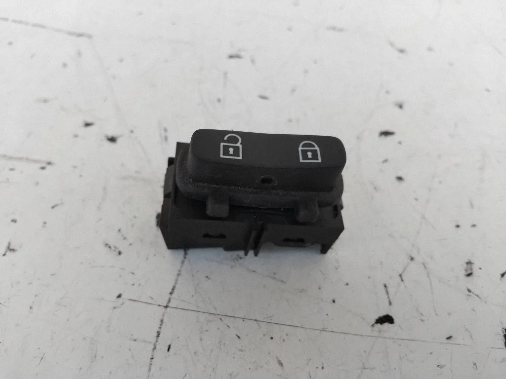 Central locking switch button – Volvo S80 (2007-2013)