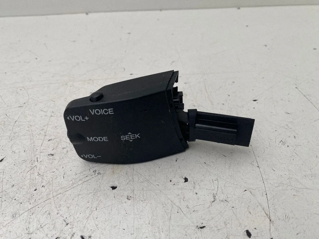 Skaļuma regulēšanas slēdzis – Ford Focus C-MAX (2003-2010)