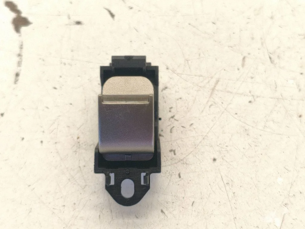 Elektrisko logu slēdzis 8X2314717AA