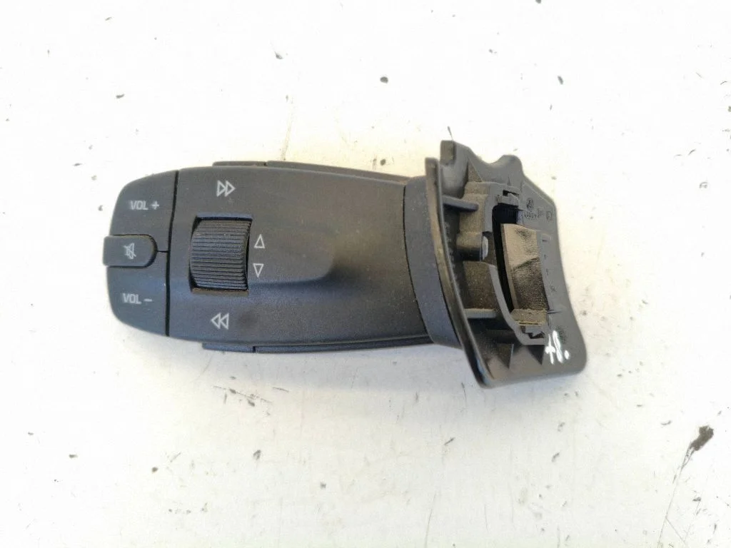 Multifunktsionaalne juhtlüliti / nupp – Skoda Fabia Mk2 (5J) (2007-2014)