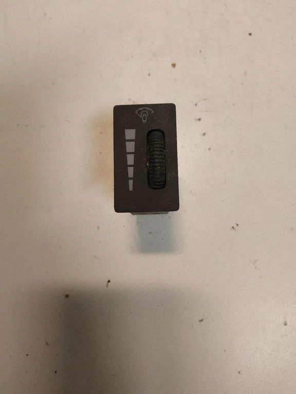 Regulator podświetlenia deski rozdzielczej 8411926010