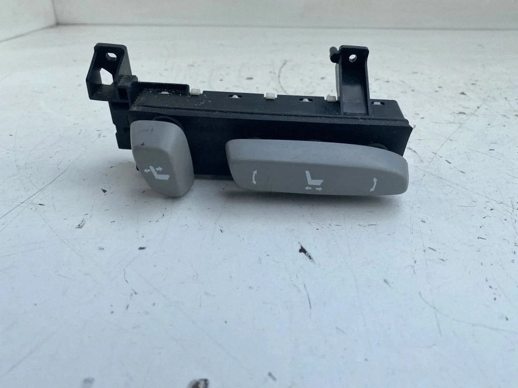 Seat control switch 18A011