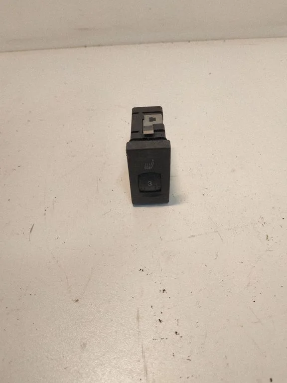 Seat heating switch – Volkswagen Passat B5 (1997-2000)