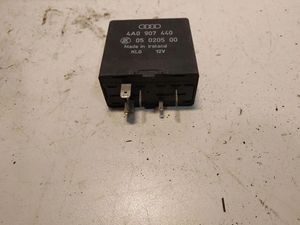 Klaasipuhastite intervallrelee – Audi A6 Allroad C5 (1999-2005)