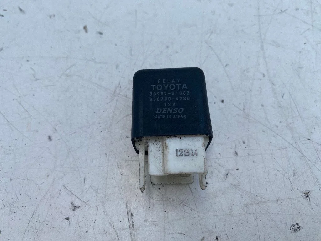 Other relay – Toyota Avensis T220 (2000-2003)