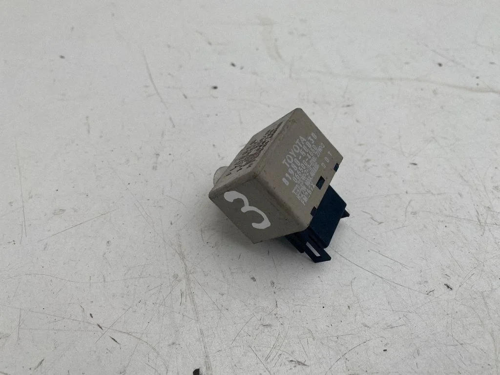 Cits relejs – Toyota Avensis T220 (2000-2003)