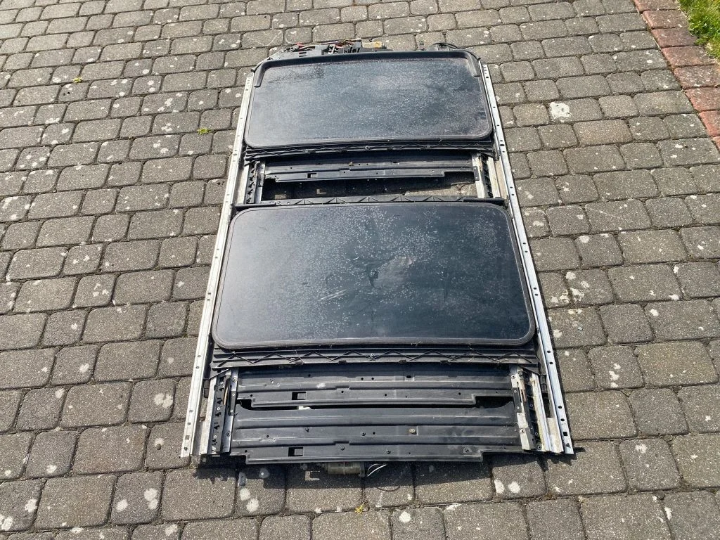 Katuseluugi komplekt ZH00529290
