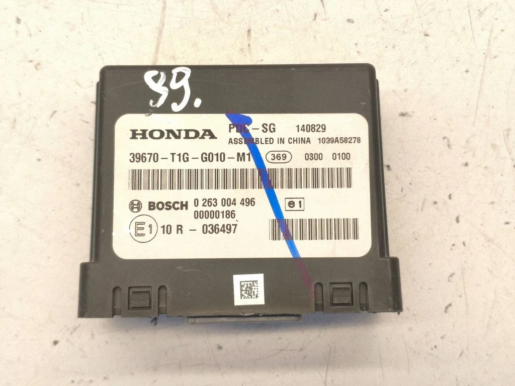 Parkimisandurite (PDC) juhtplokk – Honda CR-V (2013-2016)