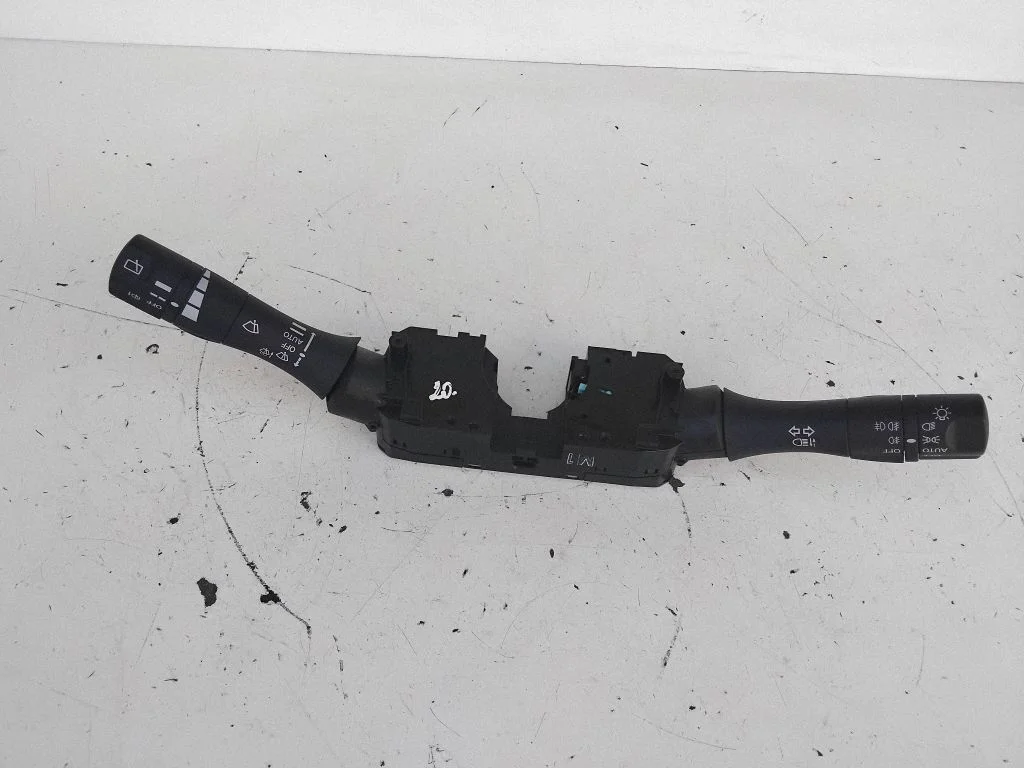 Wiper turn signal indicator stalk/switch