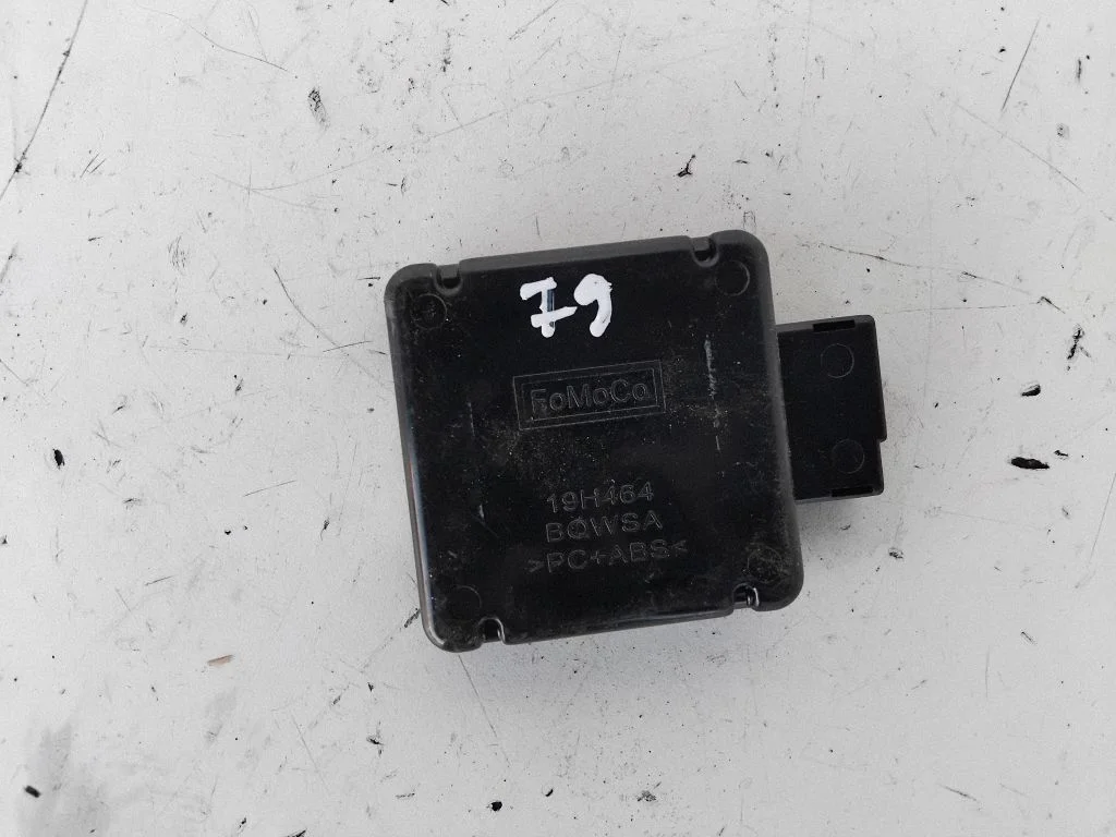 Citi vadības bloki/moduļi DE8T19H463BB