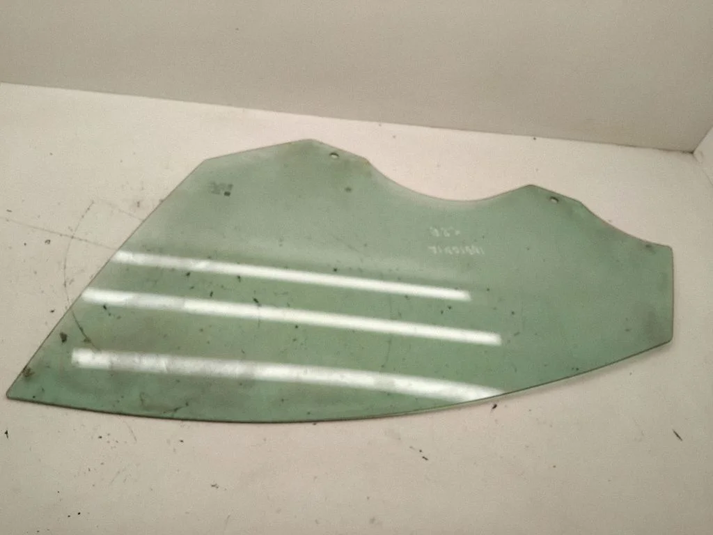 Front door window glass four-door DOT747M550AS2