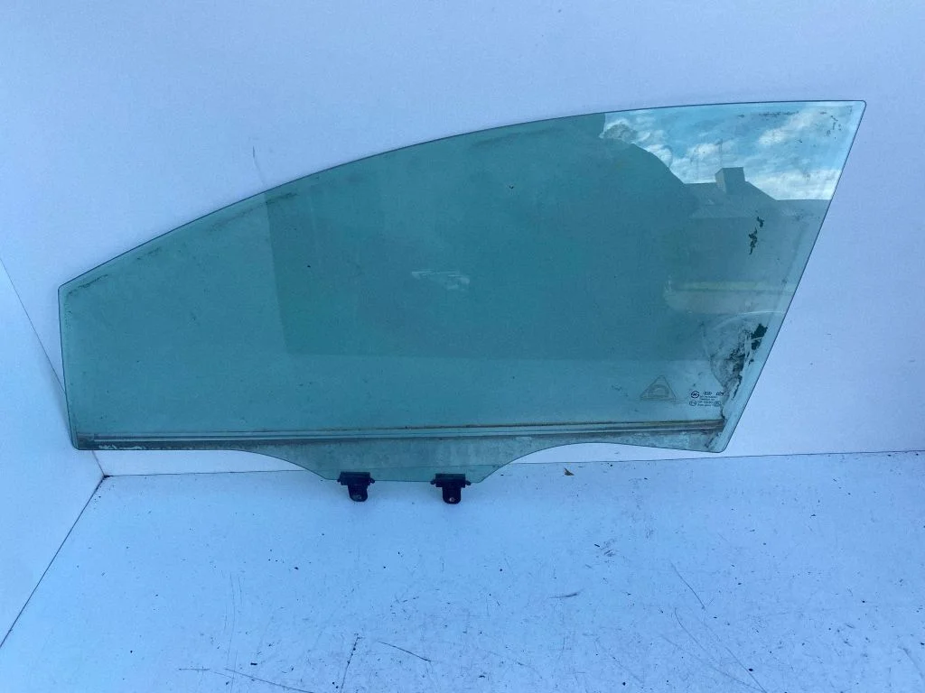 Esiukse põhiklaas (neljaukselise) – KIA Rio (2012-2016)