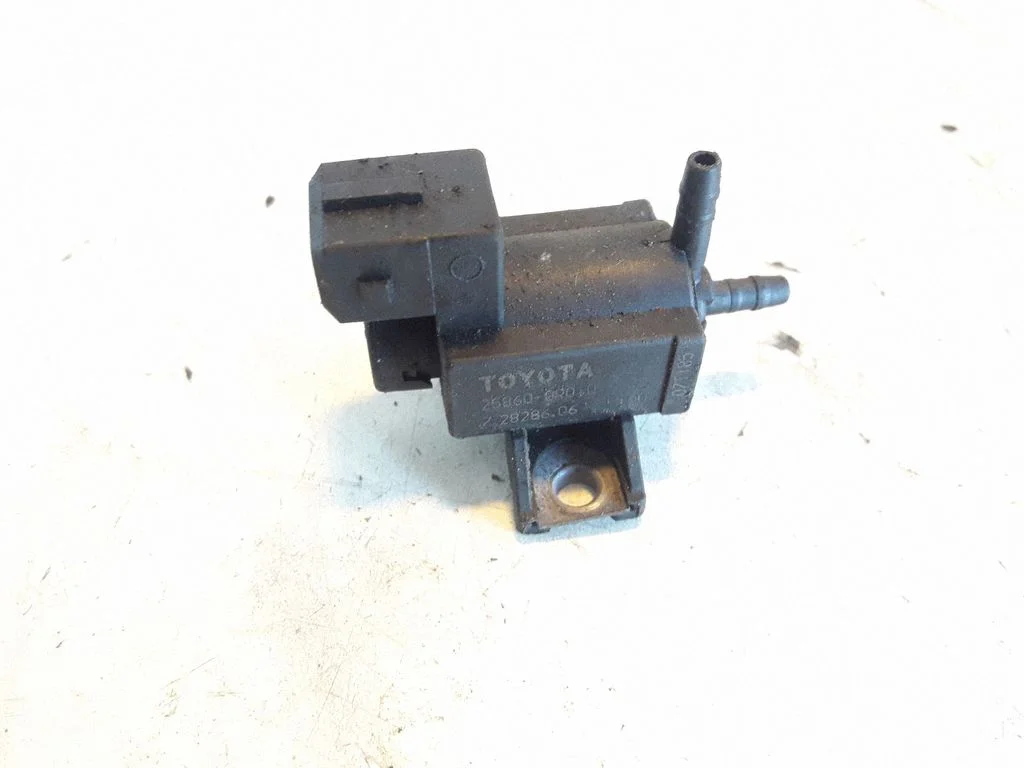 Vacuum valve – Toyota Avensis T250 (2006-2009)
