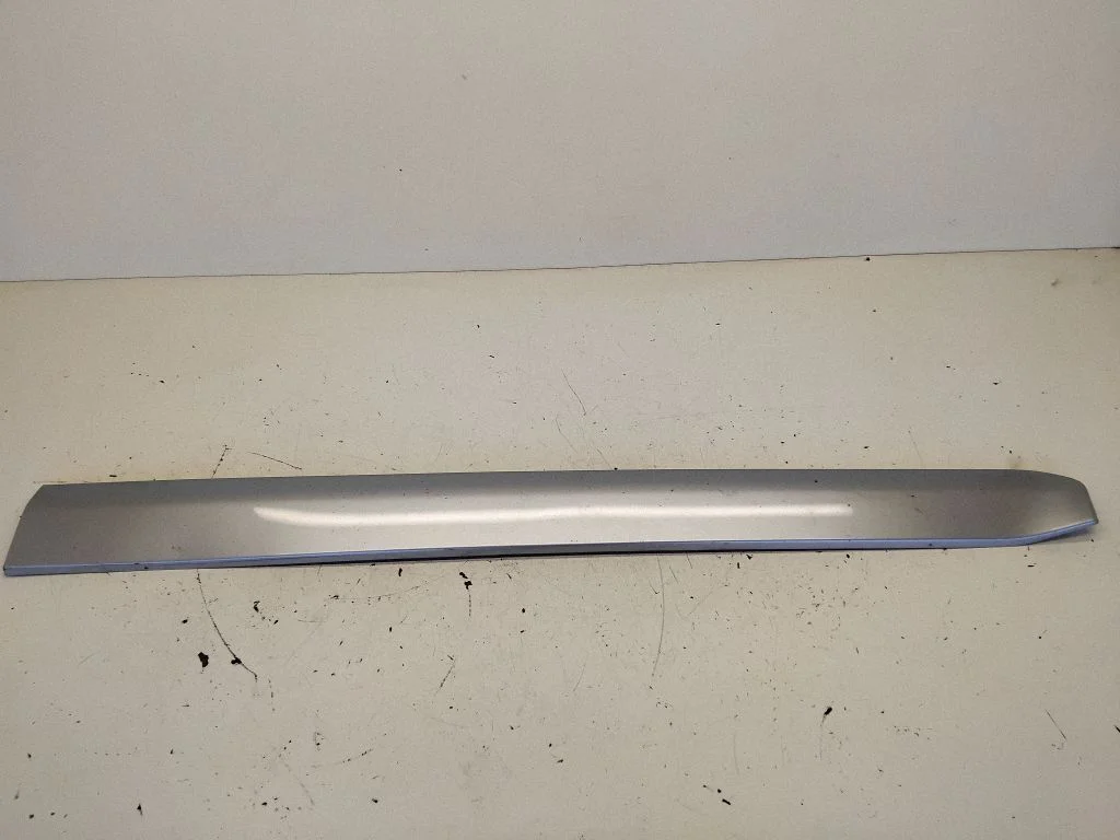 Priekšējo durvju apdare (molings) 5727A030