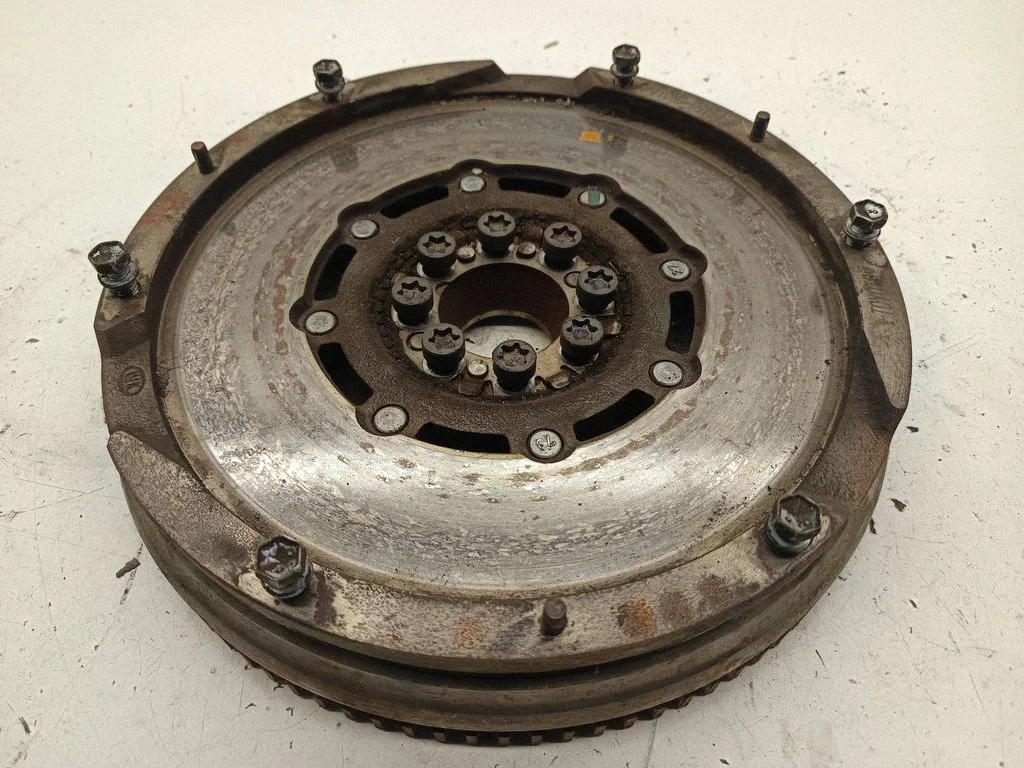 Dual mass flywheel – Toyota Corolla Verso AR10 (2004-2009)